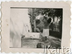 1947, Buenos Aires, Argentyna.
Wiesława Szafik z synem.
Fot. NN, zbiory Juana Ludvica Figny, reprodukcje cyfrowe w Bibliotece Polskiej im. Ignacego Domeyki w Buenos Aires (Biblioteca Polaca Ignacio Domeyko) i w Ośrodku KARTA w Warszawie.