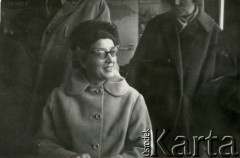 1965 lub 1966, Polska.
Krystyna Mickiewicz z domu Burhardt - matka Moniki Mickiewicz.
Fot. NN, zbiory Moniki Mickiewicz, reprodukcje cyfrowe w Bibliotece Polskiej im. Ignacego Domeyki w Buenos Aires (Biblioteca Polaca Ignacio Domeyko) i w Ośrodku KARTA w Warszawie.