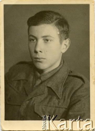 3.01.1947, Bogumin, Czechy.
Andrzej Jóźwicki.
Fot. NN, zbiory Andresa Jozwickiego, reprodukcje cyfrowe w Bibliotece Polskiej im. Ignacego Domeyki w Buenos Aires (Biblioteca Polaca Ignacio Domeyko) i w Ośrodku KARTA w Warszawie.
