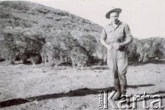 Lata 50., Comodoro Rivadavia, prowincja Chubut, Argentyna.
Andrzej Jóźwicki.
Fot. NN, zbiory Andresa Jozwickiego, reprodukcje cyfrowe w Bibliotece Polskiej im. Ignacego Domeyki w Buenos Aires (Biblioteca Polaca Ignacio Domeyko) i w Ośrodku KARTA w Warszawie.
