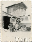 Około 1953-1954, Comodoro Rivadavia, prowincja Chubut, Argentyna.
Lina i Andres Józwicki.
Fot. NN, zbiory Andresa Jozwickiego, reprodukcje cyfrowe w Bibliotece Polskiej im. Ignacego Domeyki w Buenos Aires (Biblioteca Polaca Ignacio Domeyko) i w Ośrodku KARTA w Warszawie.
