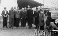 1939-1944, Bukareszt, Rumunia.
Pracownicy Biura Uciekinierów Rumuńskiego Czerwonego Krzyża, które pomagało polskim uchodźcom.
Fot. NN, zbiory Ośrodka KARTA, udostępniła Anca Cristina Nemes.