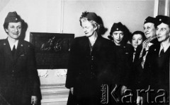 1939-1944, Bukareszt, Rumunia.
Pracownice Biura Uciekinierów Rumuńskiego Czerwonego Krzyża, które pomagało polskim uchodźcom, z lewej stoi Tatiana Kalinowski.
Fot. NN, zbiory Ośrodka KARTA, udostępniła Anca Cristina Nemes.
