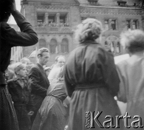 28.06.1956, Poznań, Poznańskie woj., Polska.
Protest poznańskich robotników. Fotografie wykonane przez funkcjonariuszy UB w celu identyfikacji manifestantów.
Fot. NN, zbiory Ośrodka KARTA, udostępnił Grzegorz Braun