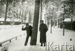 10.02.1947, Wielka Brytania.
Dwaj mężczyźni w mundurach, podpis na odwrocie: 