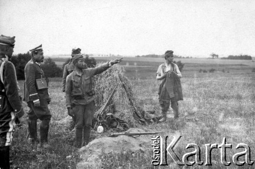 1920, okolice Warszawy, Polska.
Generał Józef Haller na stanowiskach Poznańskiej Dywizji w czasie Bitwy Warszawskiej.
Fot. NN, kolekcja Jarosława Okulicz-Kozaryna, zbiory Ośrodka KARTA