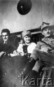 1918, brak miejsca.
Z prawej siedzi porucznik Ignacy Zakrzewski, członek Polskiej Misji Wojskowej wysłanej przez generała Hallera na Syberię.
Fot. Jarosław Okulicz-Kozaryn, zbiory Ośrodka KARTA                                                                                                                                                                                                                                                                                              
