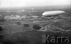 1914, brak miejsca.
Sterowiec w czasie lotu.
Fot. Jarosław Okulicz-Kozaryn, zbiory Ośrodka KARTA