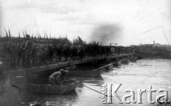 Październik 1914, wschodnia Małopolska.
Powtórna przeprawa wojsk rosyjskich przez San.
Fot. Jarosław Okulicz-Kozaryn, zbiory Ośrodka KARTA