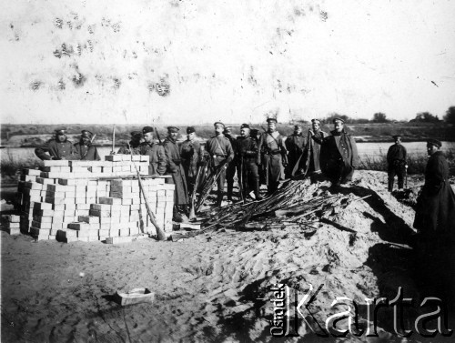 Listopad 1914, wschodnia Małopolska.
Broń zdobyta na Austriakach w czasie ich odwrotu za Wisłokę.
Fot. Jarosław Okulicz-Kozaryn, zbiory Ośrodka KARTA.