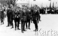 31.05.1936, Kalisz, woj. łódzkie, Polska.
Pułkownik Jarosław Okulicz-Kozaryn (z prawej) i generałowie Lucjan Żeligowski, Wiktor Thommee i Wróblewski. Święto pułkowe 29 pułku Strzelców Kaniowskich.
Fot. NN, kolekcja Jarosława Okulicza-Kozaryna, zbiory Ośrodka KARTA