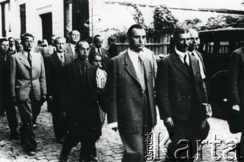 3.05.1941, Craiova, Rumunia.
Polscy uchodźcy podczas pochodu w rocznicę uchwalenia Konstytucji 3-go Maja.
Fot. NN, zbiory Ośrodka KARTA
