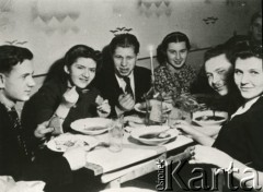 24.12.1940, Craiova, Rumunia.
Polscy uchodźcy podczas Wigilii zorganizowanej w Domu Polskim.
Fot. NN, zbiory Ośrodka KARTA