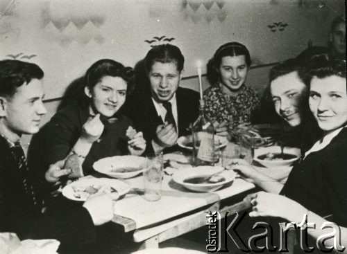 24.12.1940, Craiova, Rumunia.
Polscy uchodźcy podczas Wigilii zorganizowanej w Domu Polskim.
Fot. NN, zbiory Ośrodka KARTA