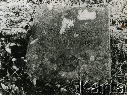 1983, Bukareszt, Rumunia.
Grób pułkownika Józefa Becka na cmentarzu Belu w Bukareszcie, stan z 1983 r.
Fot. M. Moldoveanu, zbiory Ośrodka KARTA