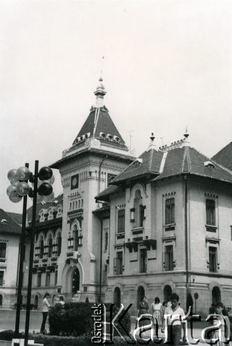 Lata 80-90-te, Rumunia.
Okazały budynek, podpis na odwrocie 