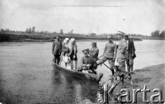 1919-1920, Wołyń.
Wojna polsko-bolszewicka. Polscy żołnierze nad Stochodem.
Fot. NN, zbiory Ośrodka KARTA, udostępnili Halina i Maciej Kosińscy.
