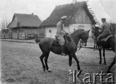 1919-1920, Werchy, Wołyń.
Wojna polsko-bolszewicka. Dwaj kawalerzyści.
Fot. NN, zbiory Ośrodka KARTA, udostępnili Halina i Maciej Kosińscy.