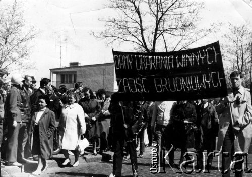 1.05.1971, Gdańsk, Polska
Pochód pierwszomajowy, manifestanci z hasłem: 