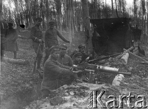 28.04.1919, Litwa.?
5 pułk piechoty Legionów, stanowisko karabinu maszynowego, na odwrocie pieczęć poczty polowej z datą 22.04.1921.
Fot. NN, zbiory Ośrodka KARTA, udostępnił Jacek 
Staszelis.

