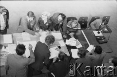 wrzesień-październik 1981, Gdańsk, Polska.
Obrady I Krajowego Zjazdu Delegatów NSZZ „Solidarność”. Członkowie komisji wyborczej.
Fot. Maciej Czarnocki, zbiory Ośrodka KARTA.
