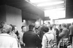 wrzesień-październik 1981, Gdańsk, Polska.
Obrady I Krajowego Zjazdu Delegatów NSZZ „Solidarność”. Delegaci rozmawiają.
Fot. Maciej Czarnocki, zbiory Ośrodka KARTA.
