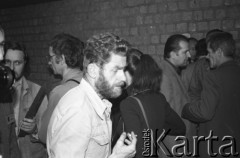 wrzesień-październik 1981, Gdańsk, Polska.
Obrady I Krajowego Zjazdu Delegatów NSZZ „Solidarność”. Na zdjęciu wiceprzewodniczący Krajowej Komisji Porozumiewawczej, członek Zarządu Regionu Gdańskiego Andrzej Gwiazda.
Fot. Maciej Czarnocki, zbiory Ośrodka KARTA.
