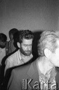 wrzesień-październik 1981, Gdańsk, Polska.
Obrady I Krajowego Zjazdu Delegatów NSZZ „Solidarność”. Na zdjęciu wiceprzewodniczący Krajowej Komisji Porozumiewawczej, członek Zarządu Regionu Gdańskiego Andrzej Gwiazda.
Fot. Maciej Czarnocki, zbiory Ośrodka KARTA.
