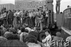 3-5.08.1981, Warszawa, Polska.
Kierowcy autobusów miejskich i ciężarówek zablokowali rondo u zbiegu ulic Marszałkowskiej i Alei Jerozolimskich. Protestowali w ten sposób przeciwko obniżce kartkowych przydziałów mięsa i trudnościom zaopatrzeniowym. Strajk został zorganizowany przez Zarząd Regionu NSZZ 