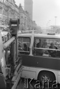 3-5.08.1981, Warszawa, Polska.
Kierowcy autobusów miejskich i ciężarówek zablokowali rondo u zbiegu ulic Marszałkowskiej i Alei Jerozolimskich. Protestowali w ten sposób przeciwko obniżce kartkowych przydziałów mięsa i trudnościom zaopatrzeniowym. Strajk został zorganizowany przez Zarząd Regionu NSZZ 