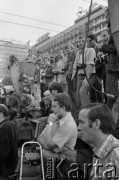 3-5.08.1981, Warszawa, Polska.
Kierowcy autobusów miejskich i ciężarówek zablokowali rondo u zbiegu ulic Marszałkowskiej i Alei Jerozolimskich. Protestowali w ten sposób przeciwko obniżce kartkowych przydziałów mięsa i trudnościom zaopatrzeniowym. Strajk został zorganizowany przez Zarząd Regionu NSZZ 