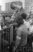 3-5.08.1981, Warszawa, Polska.
Kierowcy autobusów miejskich i ciężarówek zablokowali rondo u zbiegu ulic Marszałkowskiej i Alei Jerozolimskich. Protestowali w ten sposób przeciwko obniżce kartkowych przydziałów mięsa i trudnościom zaopatrzeniowym. Strajk został zorganizowany przez Zarząd Regionu NSZZ 