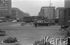 3-5.08.1981, Warszawa, Polska.
Kierowcy autobusów miejskich i ciężarówek zablokowali rondo u zbiegu ulic Marszałkowskiej i Alei Jerozolimskich. Protestowali w ten sposób przeciwko obniżce kartkowych przydziałów mięsa i trudnościom zaopatrzeniowym. Strajk został zorganizowany przez Zarząd Regionu NSZZ 