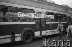 3-5.08.1981, Warszawa, Polska.
Kierowcy autobusów miejskich i ciężarówek zablokowali rondo u zbiegu ulic Marszałkowskiej i Alei Jerozolimskich. Protestowali w ten sposób przeciwko obniżce kartkowych przydziałów mięsa i trudnościom zaopatrzeniowym. Strajk został zorganizowany przez Zarząd Regionu NSZZ 