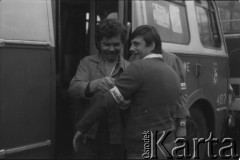 3-5.08.1981, Warszawa, Polska.
Kierowcy autobusów miejskich i ciężarówek zablokowali rondo u zbiegu ulic Marszałkowskiej i Alei Jerozolimskich. Protestowali w ten sposób przeciwko obniżce kartkowych przydziałów mięsa i trudnościom zaopatrzeniowym. Strajk został zorganizowany przez Zarząd Regionu NSZZ 