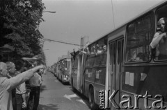 3-5.08.1981, Warszawa, Polska.
Kierowcy autobusów miejskich i ciężarówek zablokowali rondo u zbiegu ulic Marszałkowskiej i Alei Jerozolimskich. Protestowali w ten sposób przeciwko obniżce kartkowych przydziałów mięsa i trudnościom zaopatrzeniowym. Strajk został zorganizowany przez Zarząd Regionu NSZZ 