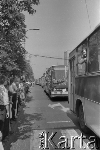 3-5.08.1981, Warszawa, Polska.
Kierowcy autobusów miejskich i ciężarówek zablokowali rondo u zbiegu ulic Marszałkowskiej i Alei Jerozolimskich. Protestowali w ten sposób przeciwko obniżce kartkowych przydziałów mięsa i trudnościom zaopatrzeniowym. Strajk został zorganizowany przez Zarząd Regionu NSZZ 