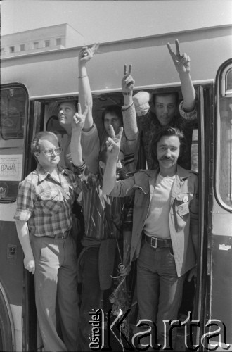 3-5.08.1981, Warszawa, Polska.
Kierowcy autobusów miejskich i ciężarówek zablokowali rondo u zbiegu ulic Marszałkowskiej i Alei Jerozolimskich. Protestowali w ten sposób przeciwko obniżce kartkowych przydziałów mięsa i trudnościom zaopatrzeniowym. Strajk został zorganizowany przez Zarząd Regionu NSZZ 