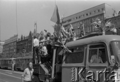 3-5.08.1981, Warszawa, Polska.
Kierowcy autobusów miejskich i ciężarówek zablokowali rondo u zbiegu ulic Marszałkowskiej i Alei Jerozolimskich. Protestowali w ten sposób przeciwko obniżce kartkowych przydziałów mięsa i trudnościom zaopatrzeniowym. Strajk został zorganizowany przez Zarząd Regionu NSZZ 