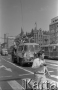 3-5.08.1981, Warszawa, Polska.
Kierowcy autobusów miejskich i ciężarówek zablokowali rondo u zbiegu ulic Marszałkowskiej i Alei Jerozolimskich. Protestowali w ten sposób przeciwko obniżce kartkowych przydziałów mięsa i trudnościom zaopatrzeniowym. Strajk został zorganizowany przez Zarząd Regionu NSZZ 