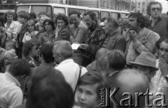 3-5.08.1981, Warszawa, Polska.
Kierowcy autobusów miejskich i ciężarówek zablokowali rondo u zbiegu ulic Marszałkowskiej i Alei Jerozolimskich. Protestowali w ten sposób przeciwko obniżce kartkowych przydziałów mięsa i trudnościom zaopatrzeniowym. Strajk został zorganizowany przez Zarząd Regionu NSZZ 