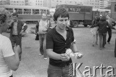 3-5.08.1981, Warszawa, Polska.
Kierowcy autobusów miejskich i ciężarówek zablokowali rondo u zbiegu ulic Marszałkowskiej i Alei Jerozolimskich. Protestowali w ten sposób przeciwko obniżce kartkowych przydziałów mięsa i trudnościom zaopatrzeniowym. Strajk został zorganizowany przez Zarząd Regionu NSZZ 