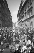 1.05.1982, Warszawa, Polska.
Demonstracja niezależna na Starym Mieście. 
Fot. Maciej Czarnocki, zbiory Ośrodka KARTA