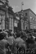 5.05.1988, Warszawa, Polska
Jednodniowy strajk okupacyjny na Uniwersytecie Warszawskim. Na zdjęciu studenci przed bramą uniwersytecką.
Fot. Maciej Czarnocki, zbiory Ośrodka KARTA