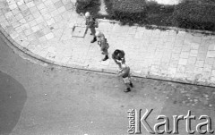 Lata 80-te, Warszawa, Polska
Grupa milicjantów.
Fot. Maciej Czarnocki, zbiory Ośrodka KARTA