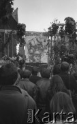 Październik 1982, Gdańsk, Polska
Protest pod bramą Stoczni Gdańskiej im. Lenina po decyzji władz o delegalizacji NSZZ 