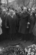 1983-1989, Warszawa, Polska.
Manifestacja przed symbolicznym grobem prezydenta II RP Ignacego Mościckiego.
Fot. Maciej Czarnocki, zbiory Ośrodka KARTA.