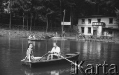 1951, Głuchołazy, Polska.
Ośrodek wypoczynkowy należący do Funduszu Wczasów Pracowniczych.
Fot. Kazimierz Seko, zbiory Ośrodka KARTA
 
