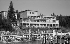 1951, Głuchołazy, Polska.
Ośrodek wypoczynkowy należący do Funduszu Wczasów Pracowniczych, zawody pływackie.
Fot. Kazimierz Seko, zbiory Ośrodka KARTA
 
