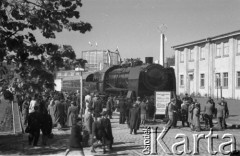 1947, Poznań, Polska.
Targi Poznańskie, ekspozycja parowozów i wagonów kolejowych polskiej produkcji.
Fot. Kazimierz Seko, zbiory Ośrodka KARTA
 
